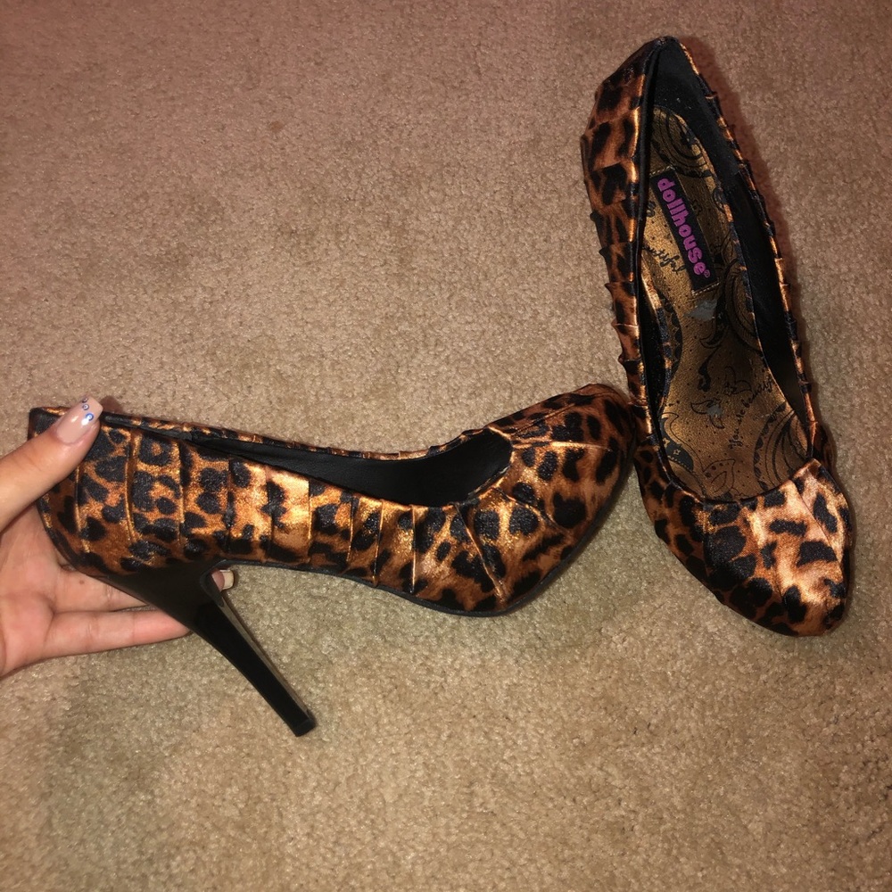 Only worn once size 6.5